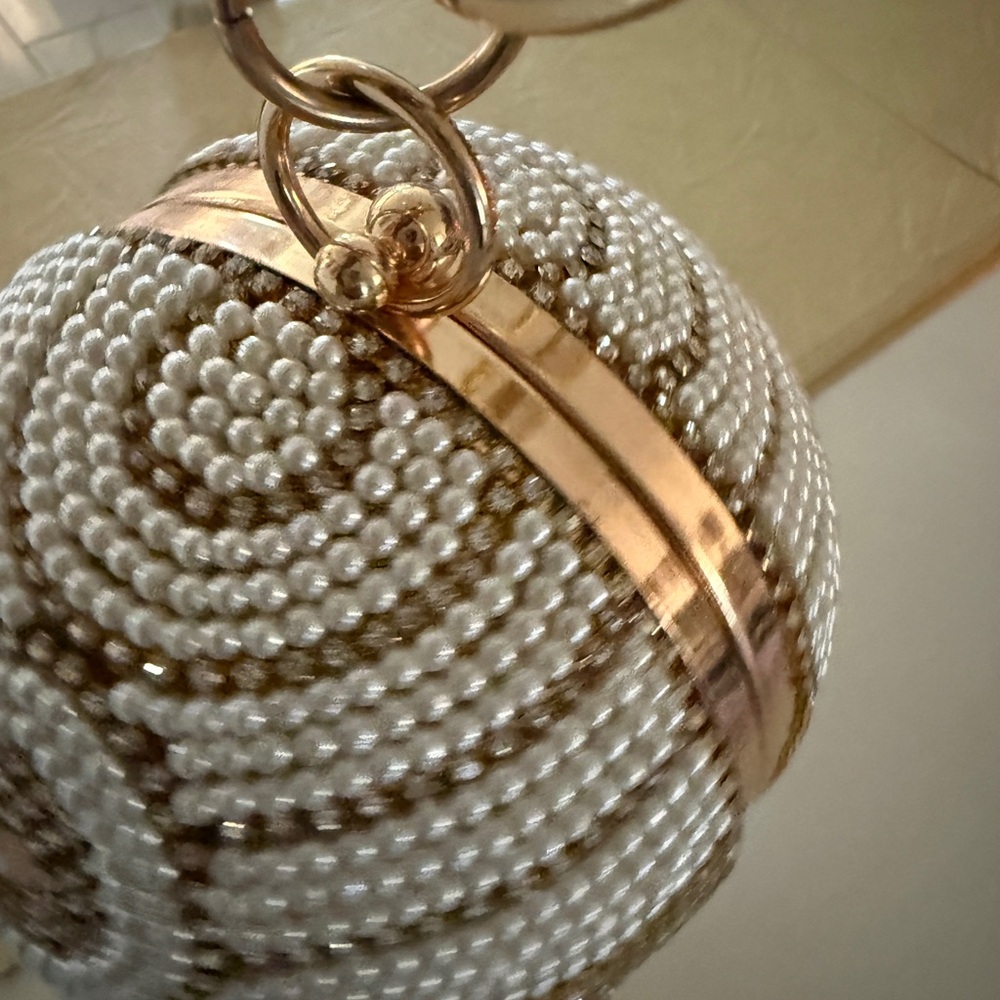 Elegant Pearl and Gold Evening Clutch - Picture 6 of 12